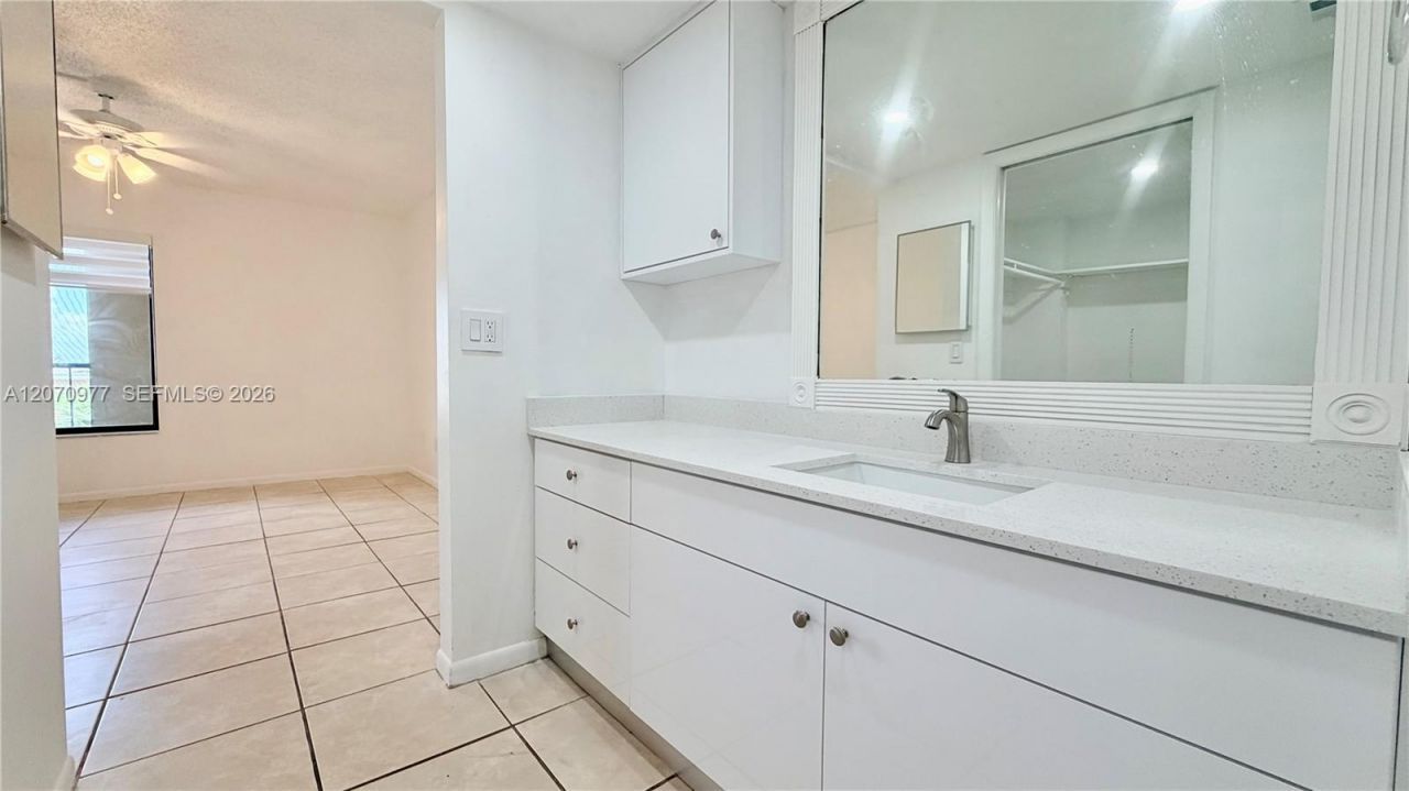 8615 NW 8th St , Unit 421, Miami, FL 33126 Photo