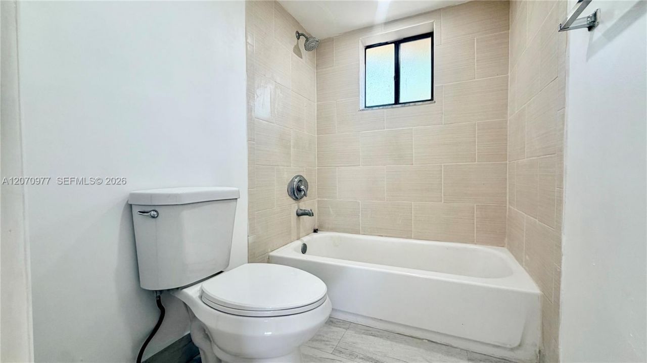 8615 NW 8th St , Unit 421, Miami, FL 33126 Photo