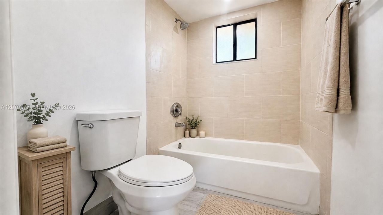 8615 NW 8th St , Unit 421, Miami, FL 33126 Photo