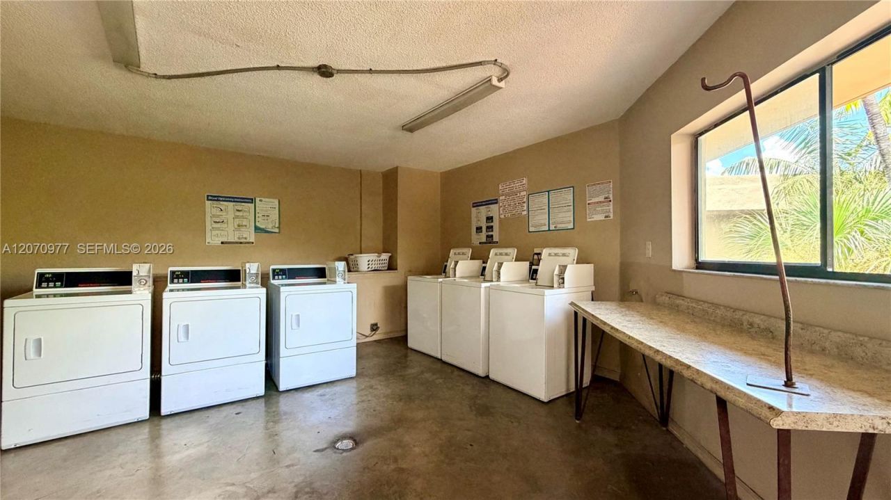 8615 NW 8th St , Unit 421, Miami, FL 33126 Photo