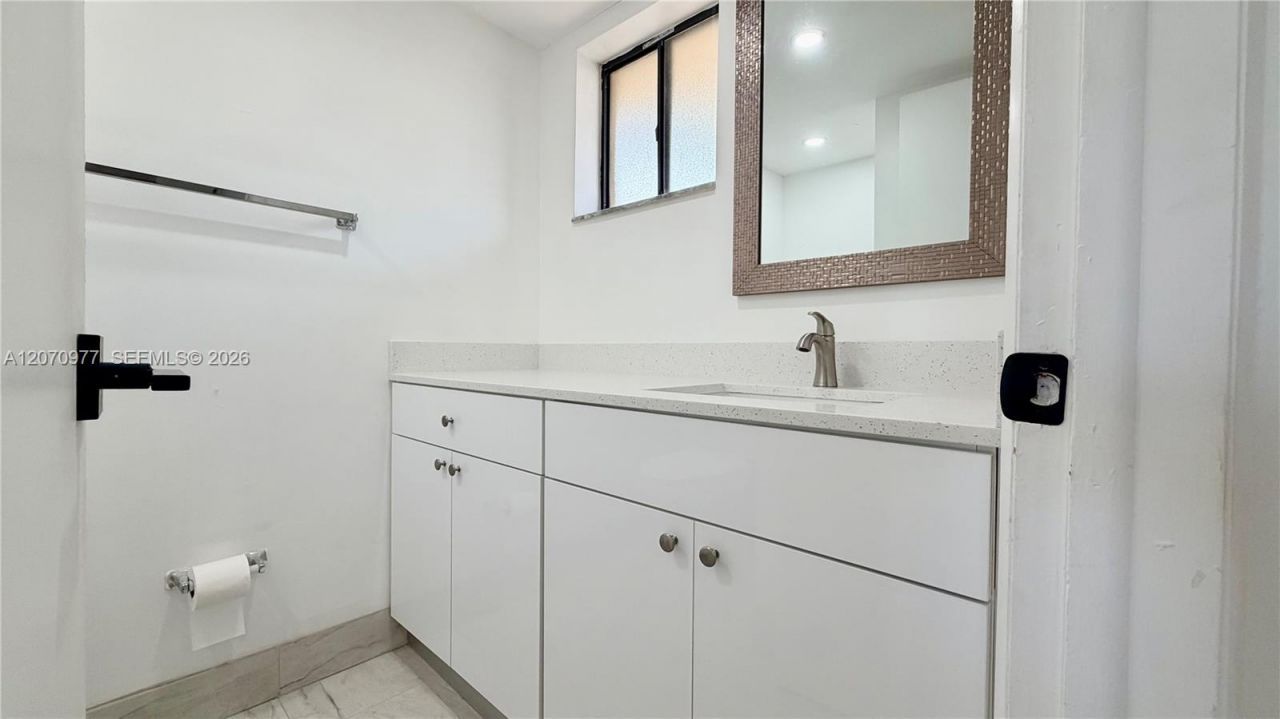 8615 NW 8th St , Unit 421, Miami, FL 33126 Photo