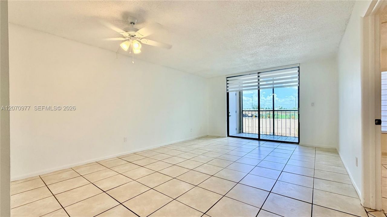 8615 NW 8th St , Unit 421, Miami, FL 33126 Photo