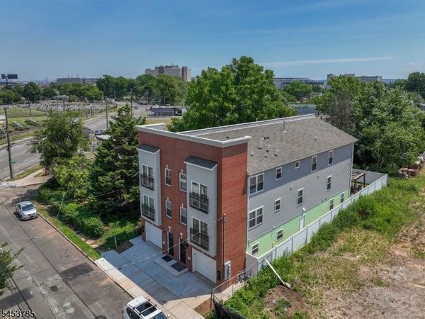 34 Garibaldi Ave, Newark, NJ 07114