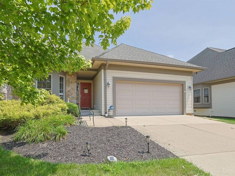 1704 Harmon Drive, Wyoming, OH 45215 Photo 2
