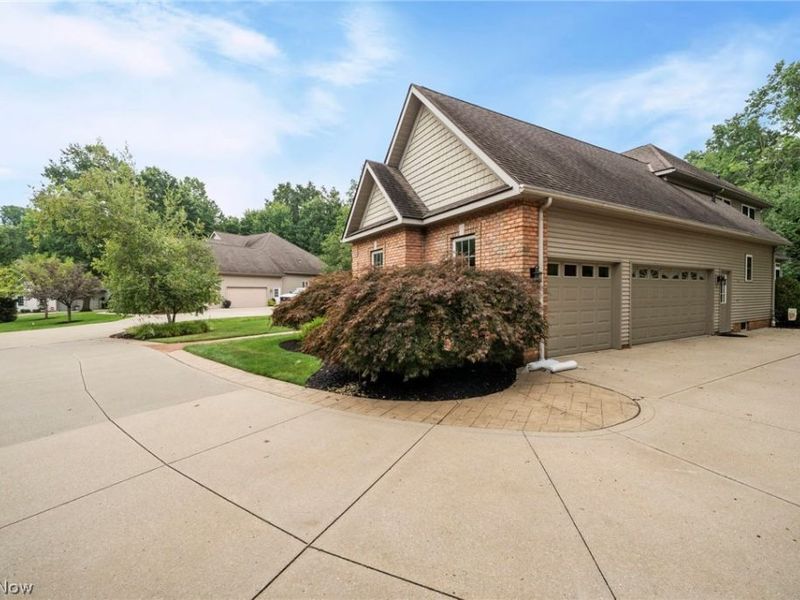 9240 Chamberlin Road, Twinsburg, OH 44087 Photo 3