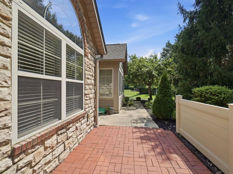557 Ruttington Lane , Westerville, OH 43082 Photo 10