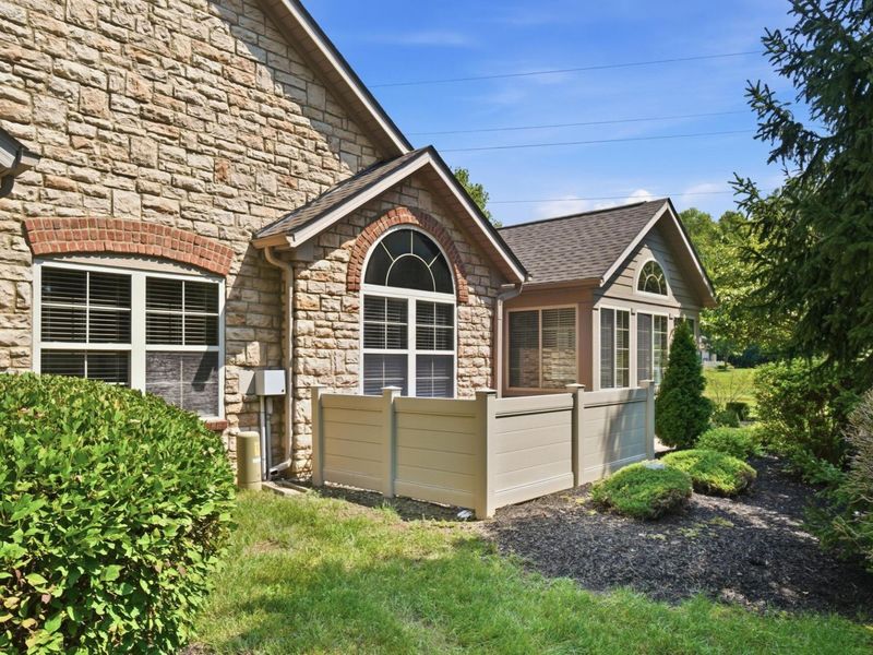 557 Ruttington Lane , Westerville, OH 43082 Photo 6