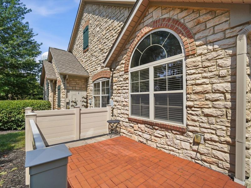 557 Ruttington Lane , Westerville, OH 43082 Photo 9