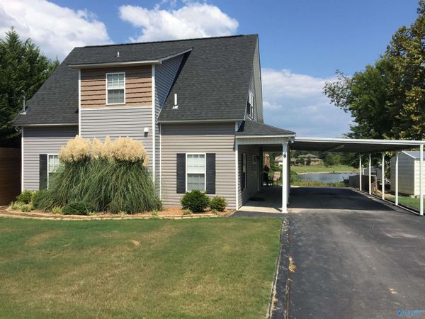 9 Breezeway Bay, Scottsboro, AL 35769