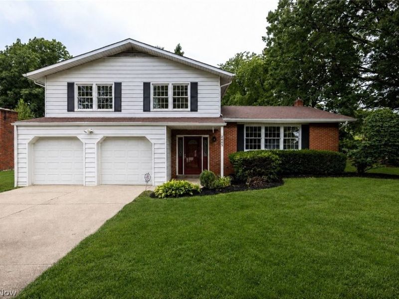 2445 Olentangy Drive, Akron, OH 44333 Photo 1