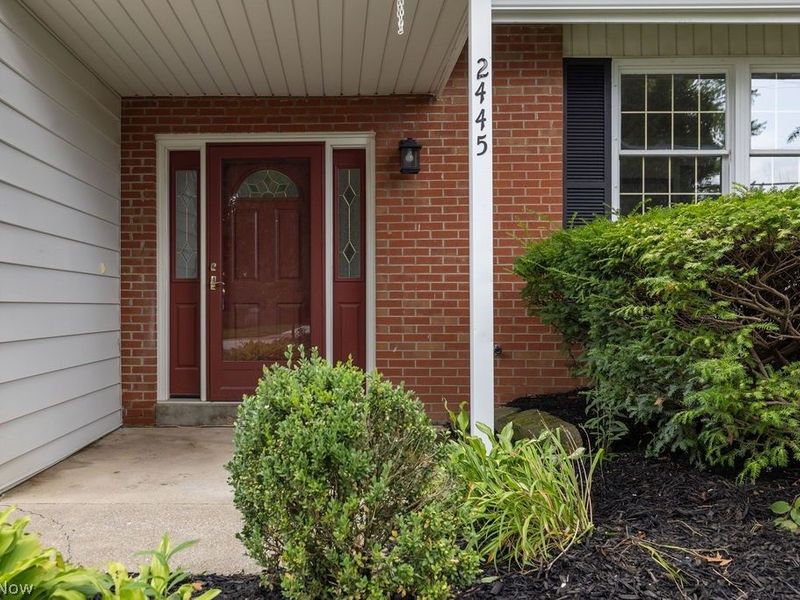 2445 Olentangy Drive, Akron, OH 44333 Photo 2