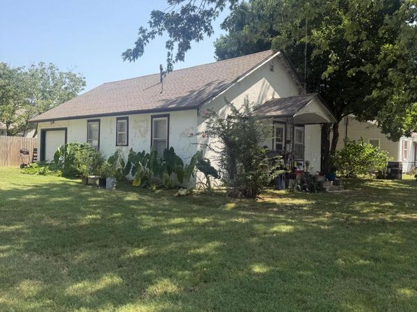 403 E Highland Street , Aurora, MO 65605
