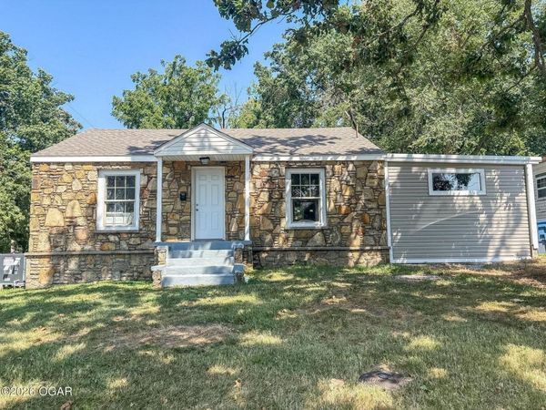 801 S High Street , Neosho, MO 64850