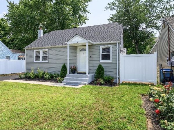 6 Avenue A, Helmetta, NJ 08828