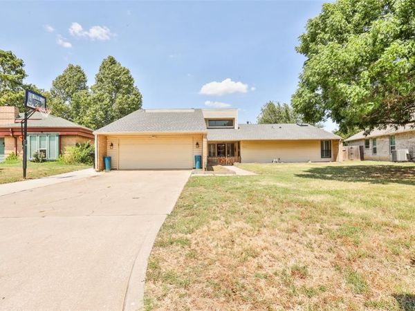 225 SE 28th Street, Moore, OK 73160