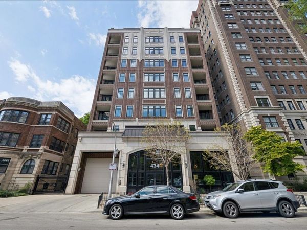 434 W Melrose Street , Unit 502, Chicago, IL 60657