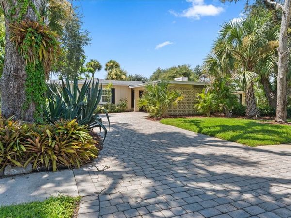 560 Acacia Road, Vero Beach, FL 32963