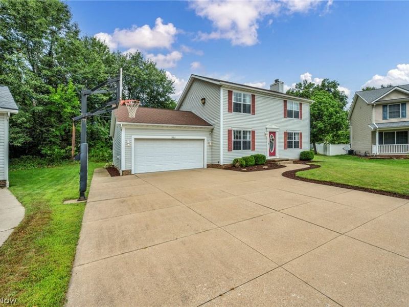 1062 McShane Drive, Cuyahoga Falls, OH 44221 Photo 2