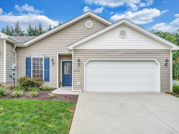 5005 Country Cottage LN , Roanoke, VA 24018