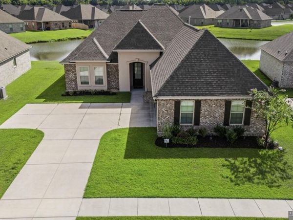 6458 Soaring Dr, Gonzales, LA 70737