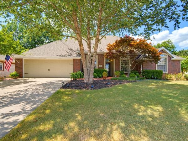 600 Baylor Street , Bentonville, AR 72712