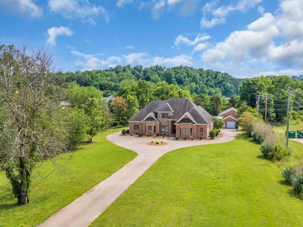 202 North Clydeton Road , Waverly, TN 37185
