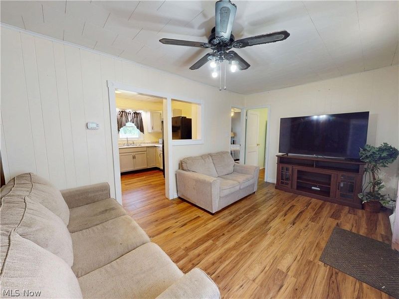 435 2nd Street SE, Brewster, OH 44613 Photo 3