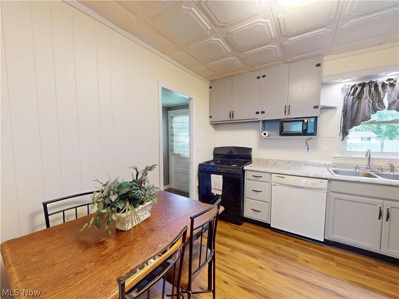 435 2nd Street SE, Brewster, OH 44613 Photo 9