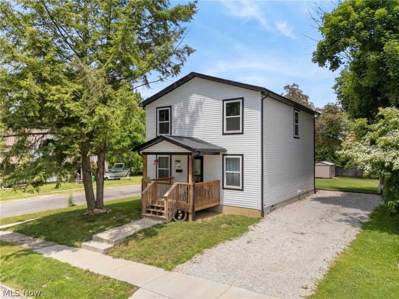 427 W Oak Street, Orrville, OH 44667 Photo 2