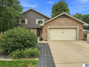 6408 Tanglewood, Lincoln, NE 68516