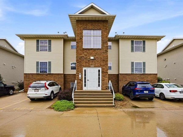 110 Cherry Ct, Unit 6, North Liberty, IA 52317