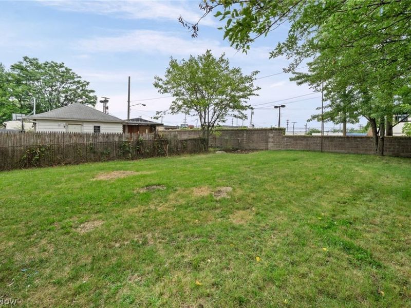 14148 Berwyn Avenue, Cleveland, OH 44111 Photo 41