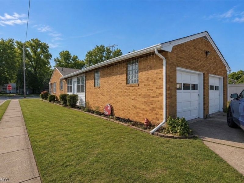 560 E Milton Street, Alliance, OH 44601 Photo 3