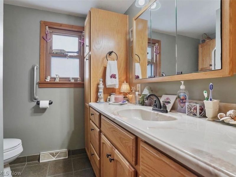 560 E Milton Street, Alliance, OH 44601 Photo 7