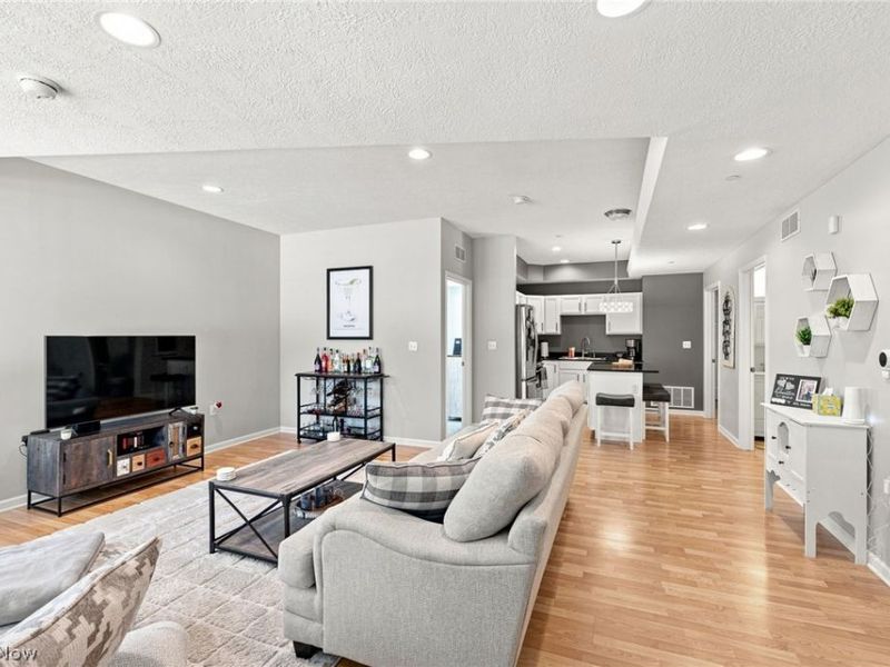 7427 Battery Park Boulevard, Cleveland, OH 44102 Photo 11