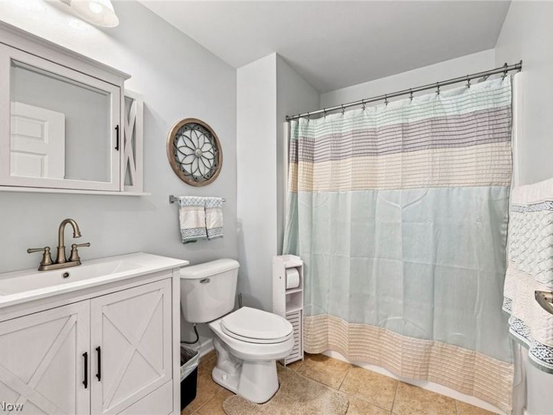 7427 Battery Park Boulevard, Cleveland, OH 44102 Photo 25