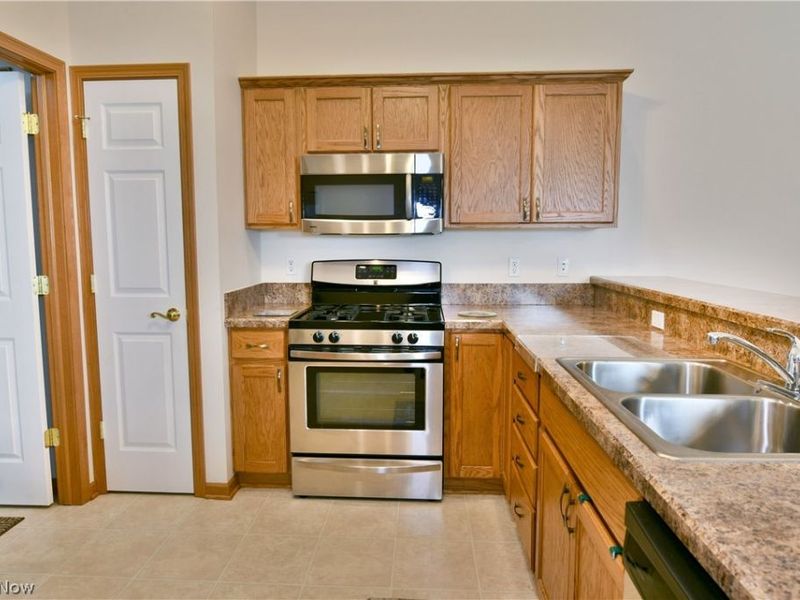 1204 River Glen Drive NE, Warren, OH 44484 Photo 17