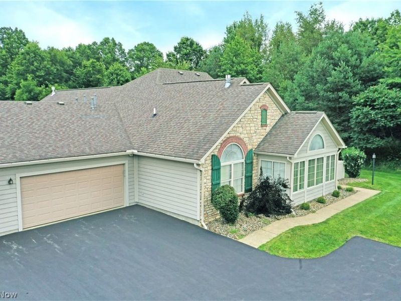 1204 River Glen Drive NE, Warren, OH 44484 Photo 2