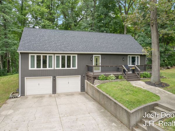 8181 Vergennes Street SE, Ada, MI 49301