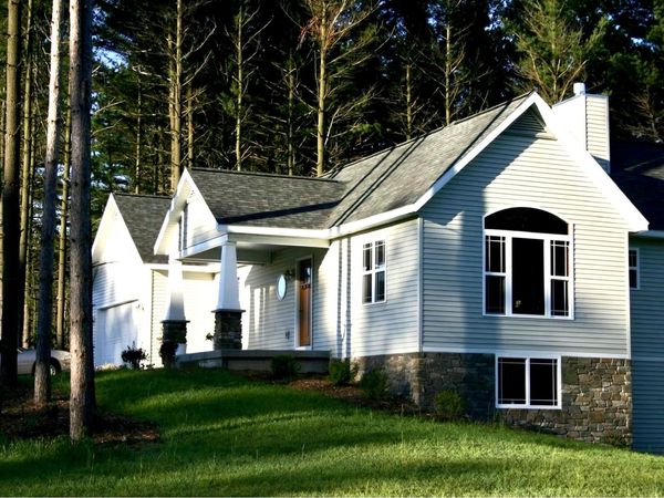 1921 Pineridge, Hastings, MI 49058