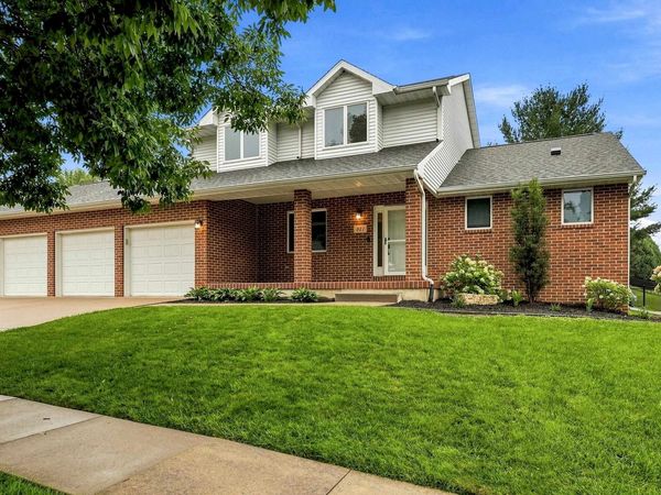 921 Barbarlee Drive, Dubuque, IA 52003