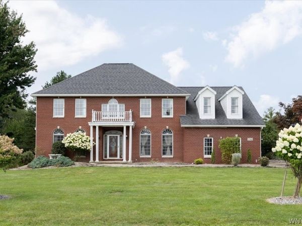 5740 Marthas Vineyard, Clarence Center, NY 14032