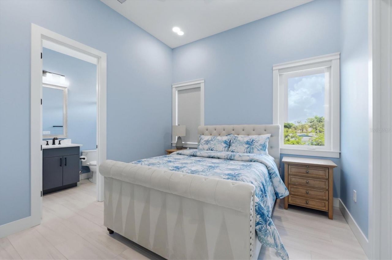 387 S Shore Drive, Sarasota, FL 34234 Photo