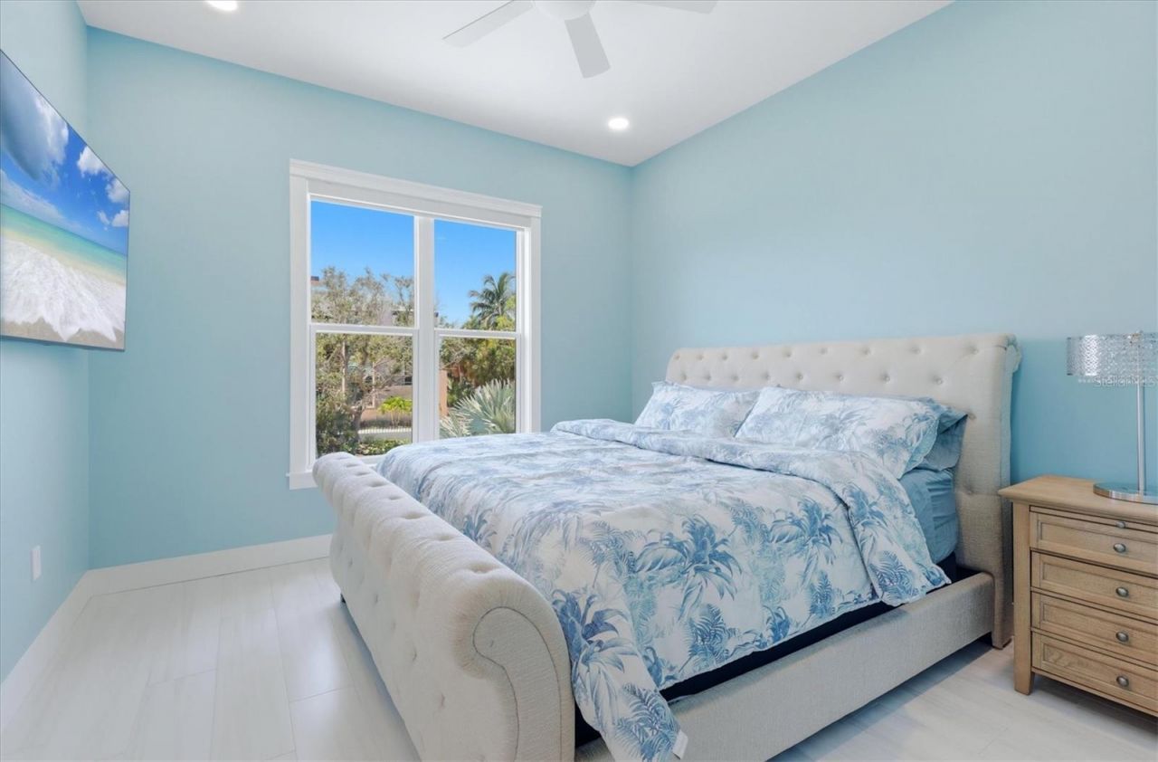387 S Shore Drive, Sarasota, FL 34234 Photo