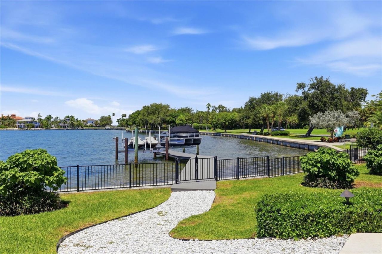 387 S Shore Drive, Sarasota, FL 34234 Photo