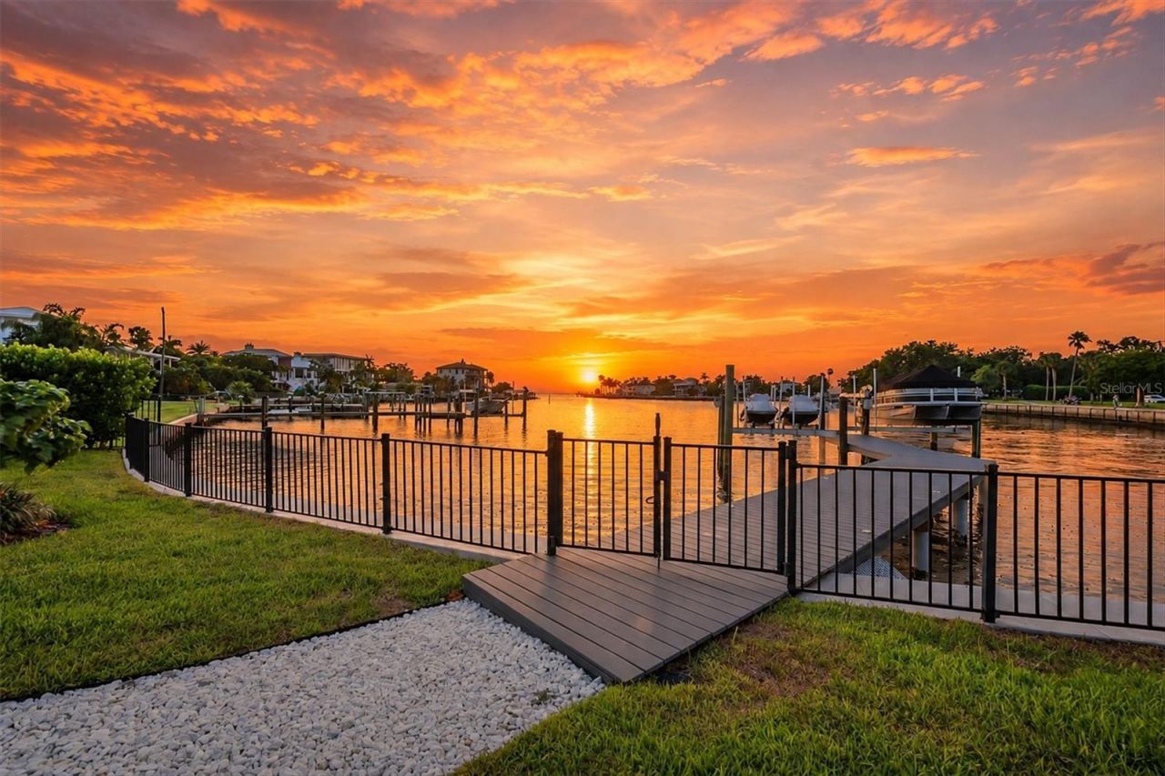 387 S Shore Drive, Sarasota, FL 34234 Photo