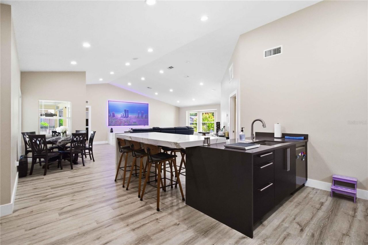 5833 Carriage Drive, Sarasota, FL 34243 Photo