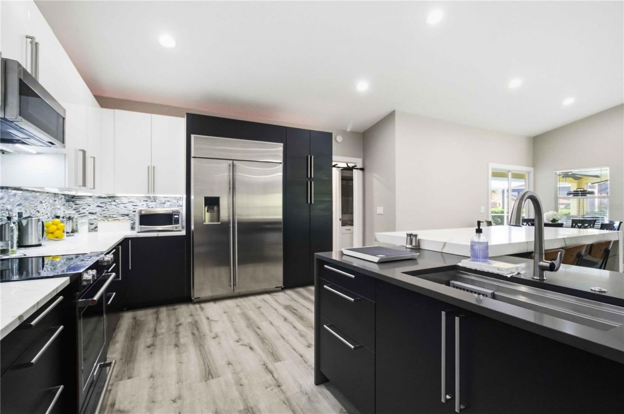 5833 Carriage Drive, Sarasota, FL 34243 Photo
