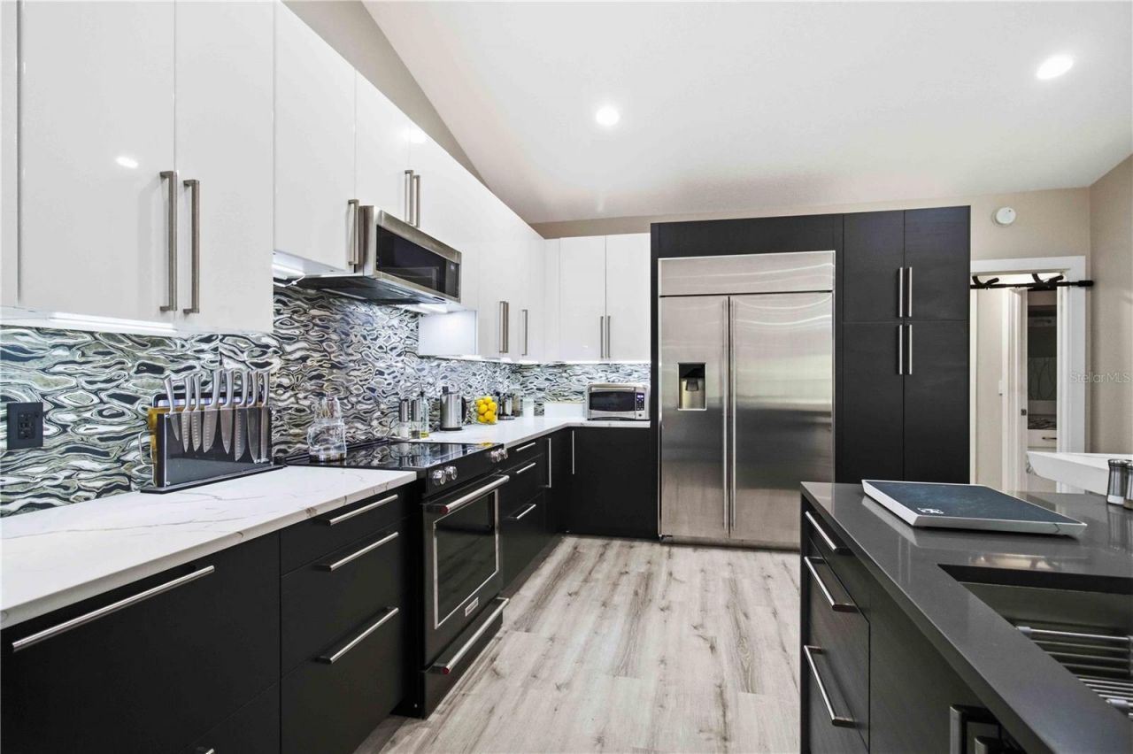 5833 Carriage Drive, Sarasota, FL 34243 Photo