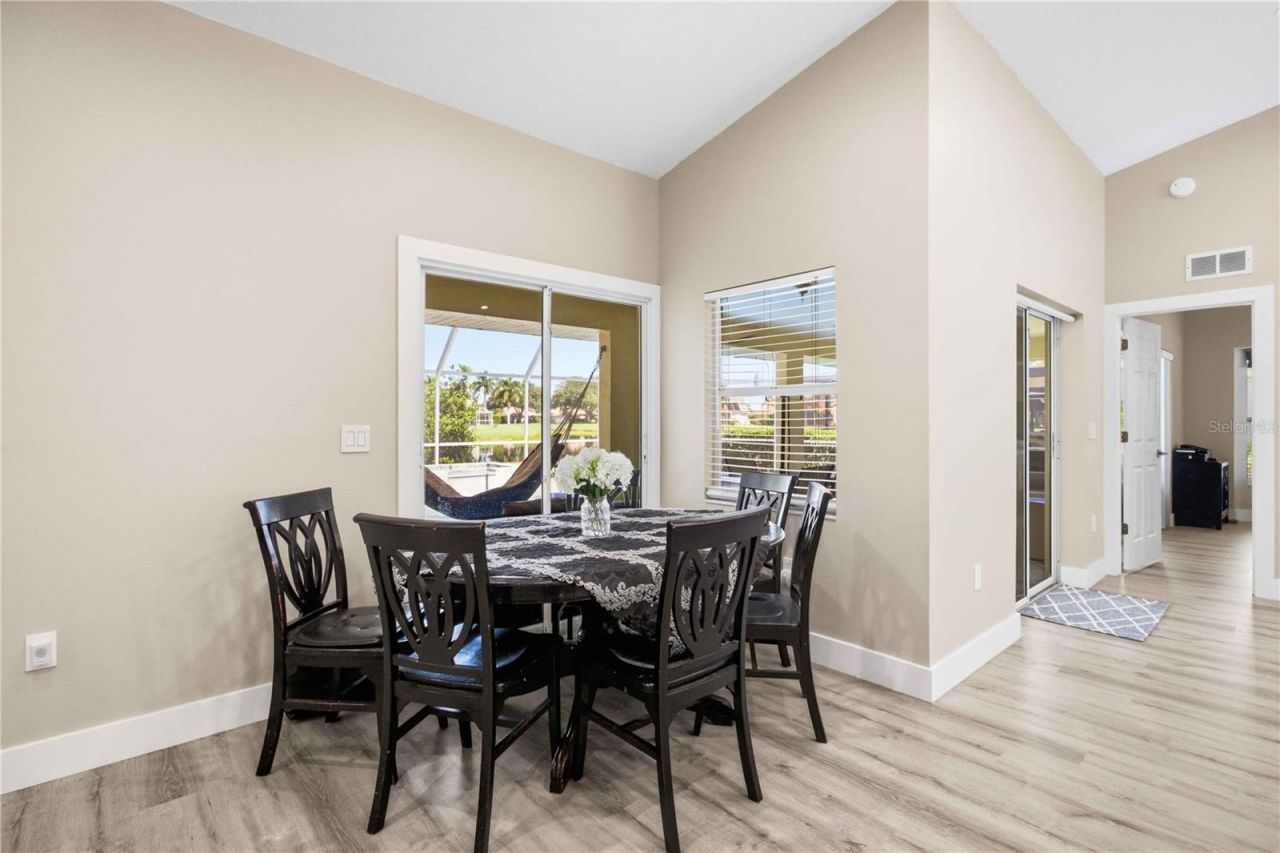 5833 Carriage Drive, Sarasota, FL 34243 Photo